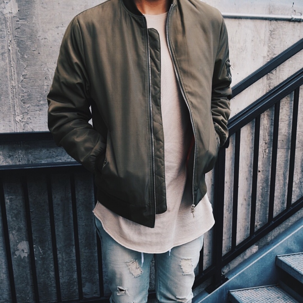 Olive bomber jacket (large)